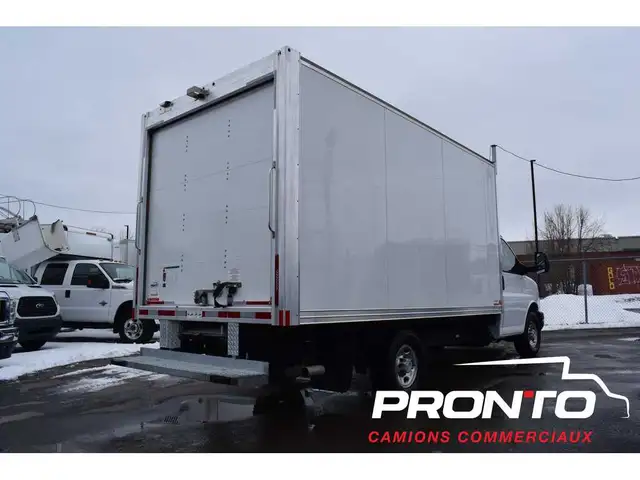 2025 Chevrolet Express Commercial Cutaway 3500  Cube 14 pieds - Photo 10