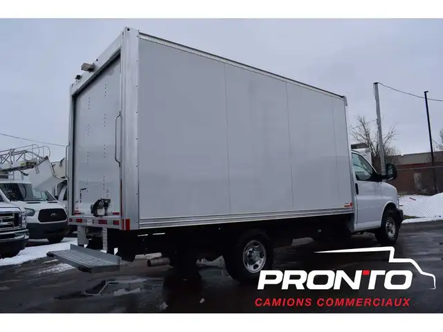 2025 Chevrolet Express Commercial Cutaway 3500  Cube 14 pieds - Photo 11