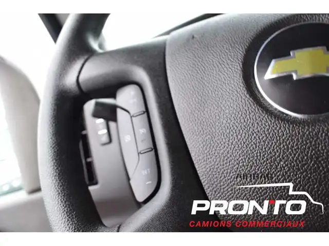 2025 Chevrolet Express Commercial Cutaway 3500  Cube 14 pieds - Photo 20