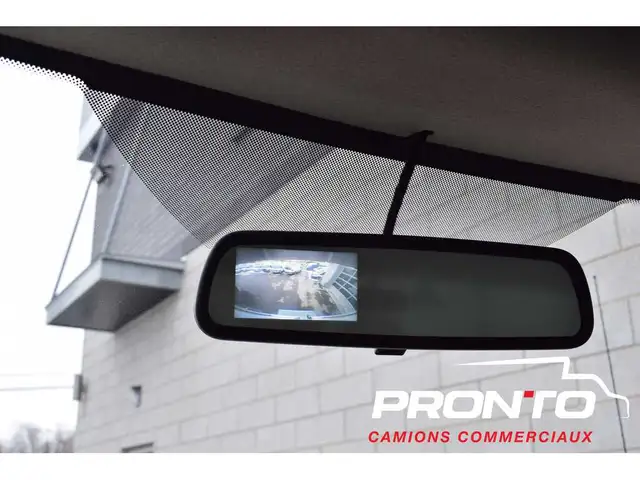 2025 Chevrolet Express Commercial Cutaway 3500  Cube 14 pieds - Photo 23