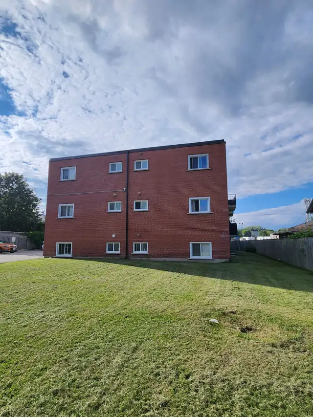 2 BR - 1 BA - Oshawa