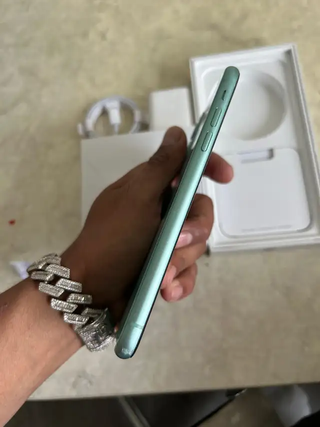 iPhone 11 256GB Unlocked - Excellent Condition! - Photo 4
