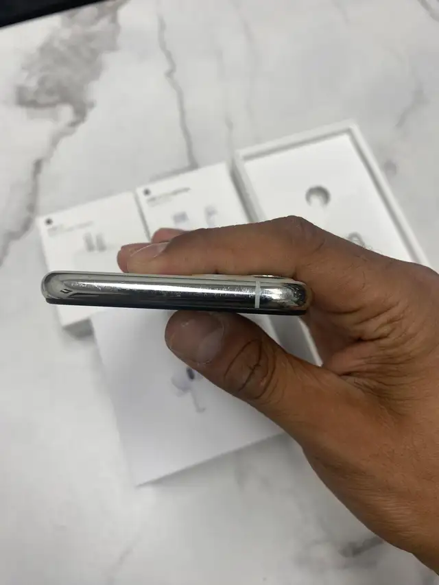 iPhone 11 PRO 256GB Unlocked - Mint Condition! - Photo 6