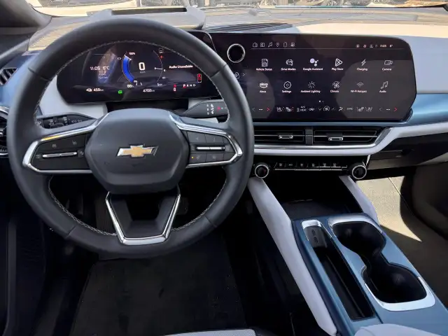 2025 Chevrolet Equinox EV - Photo 15