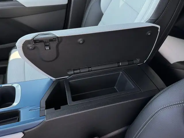 2025 Chevrolet Equinox EV - Photo 25