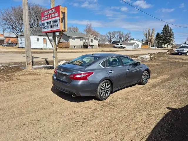 2018 Nissan Altima - Photo 2
