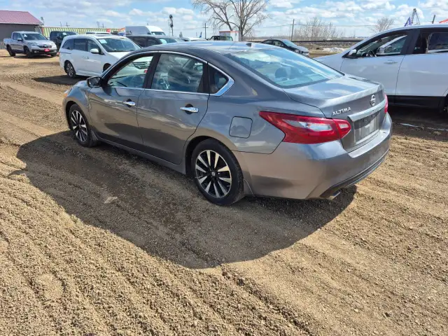 2018 Nissan Altima - Photo 18