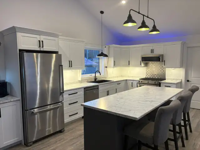 Immaculate Custom built 1-owner Home - Photo 2