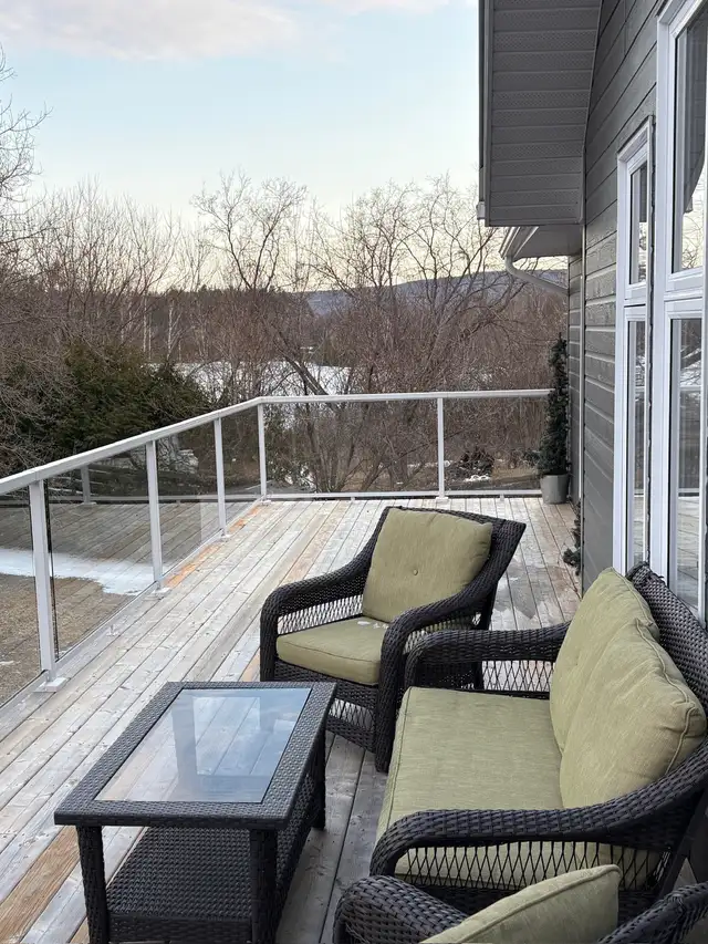 Immaculate Custom built 1-owner Home - Photo 7