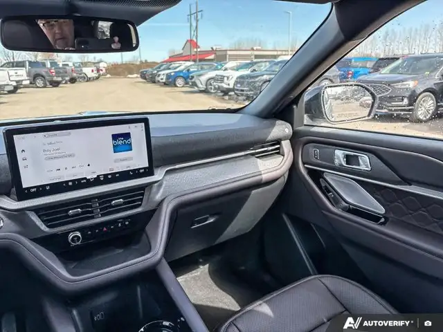 2026 Ford Explorer Platinum - Photo 11