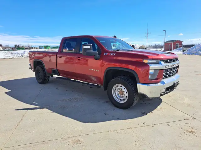 2022 Chevrolet Silverado 3500HD - Photo 2
