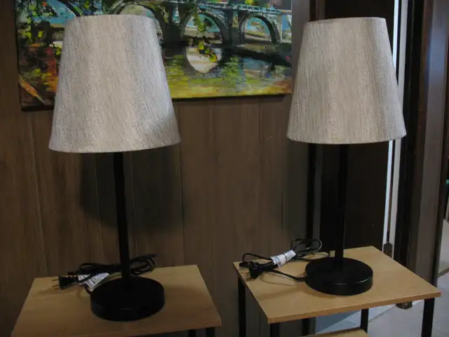 2 Bamboo End Tables, BRAND NEW, 2 Free New Lamps - Photo 3