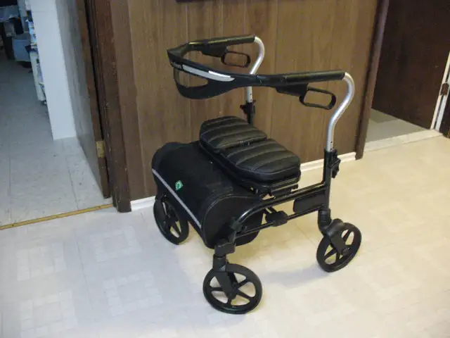 EVOLUTION 4 Wheel Walker/Rollator, NEW
