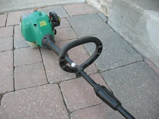 Weed Eater Gas Powered String Grass Trimmer - Photo 4