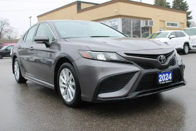 2024 Toyota Camry SE Auto