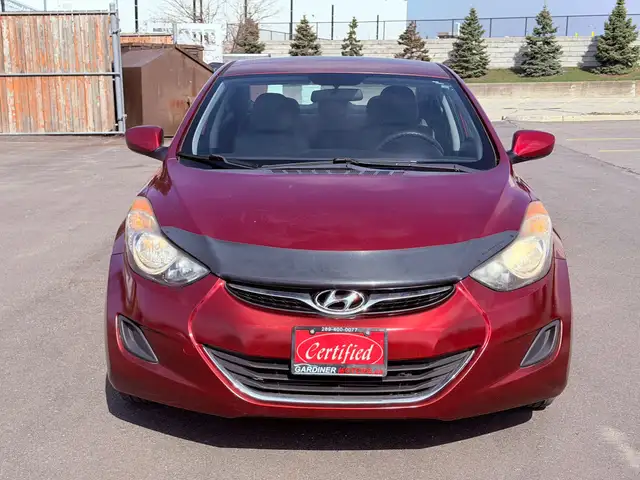 2012 Hyundai Elantra 4dr Sedan - Photo 2