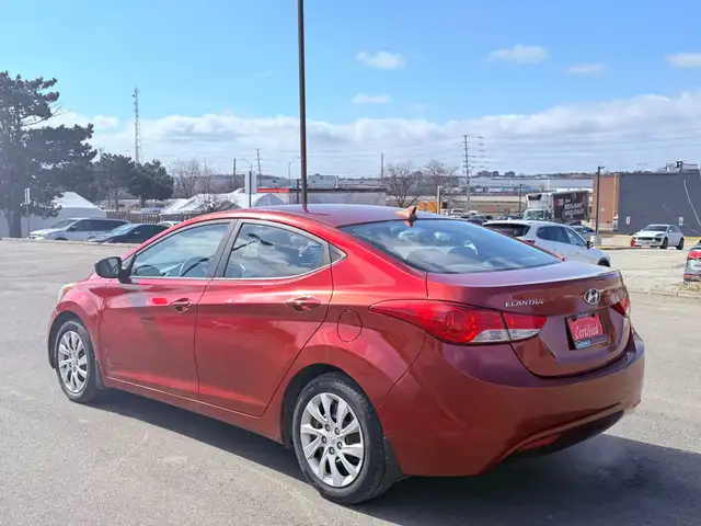 2012 Hyundai Elantra 4dr Sedan - Photo 7