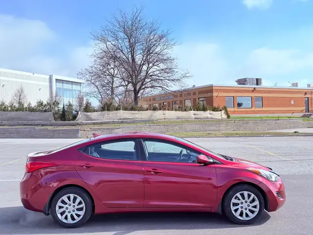 2012 Hyundai Elantra 4dr Sedan - Photo 9
