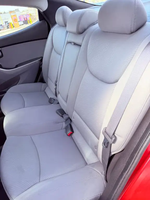 2012 Hyundai Elantra 4dr Sedan - Photo 10