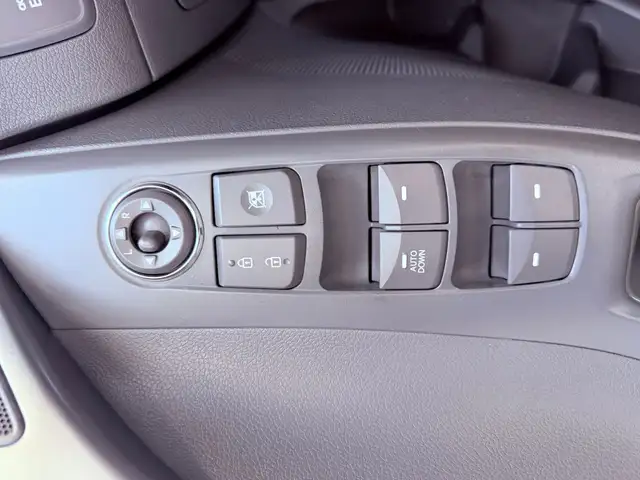 2012 Hyundai Elantra 4dr Sedan - Photo 13