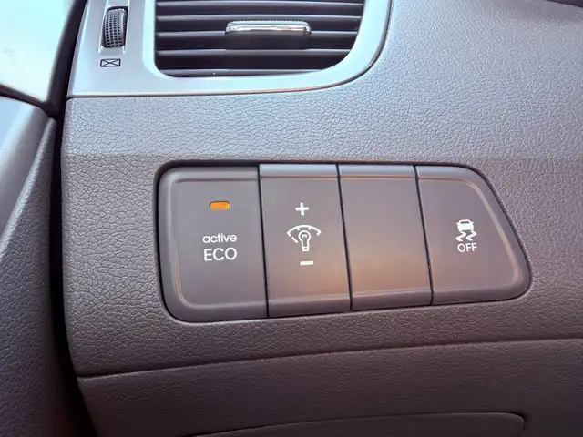 2012 Hyundai Elantra 4dr Sedan - Photo 14