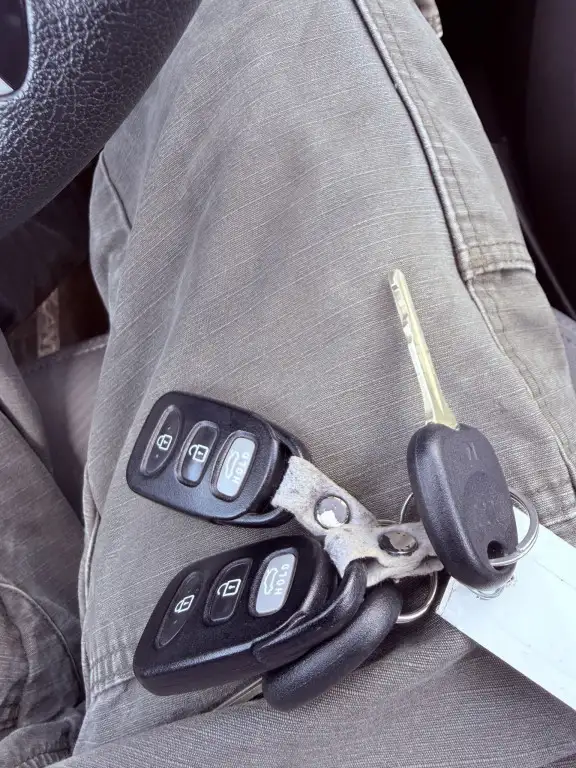 2012 Hyundai Elantra 4dr Sedan - Photo 18