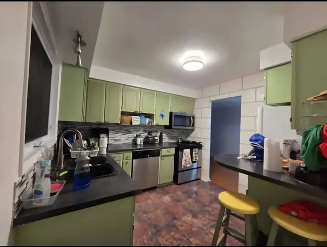 Private Room for Rent Across Niagara College - Welland Campus - Photo 3