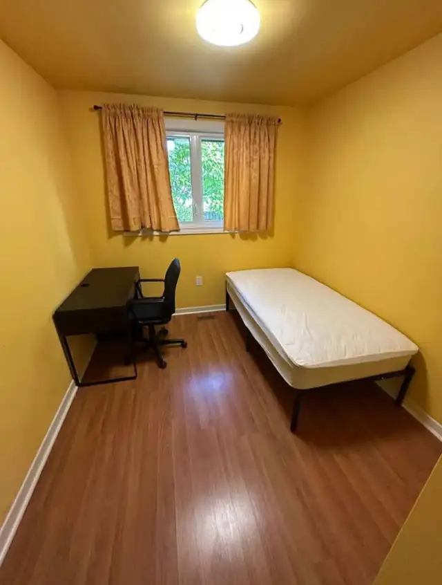 Private Room for Rent Across Niagara College - Welland Campus - Photo 5