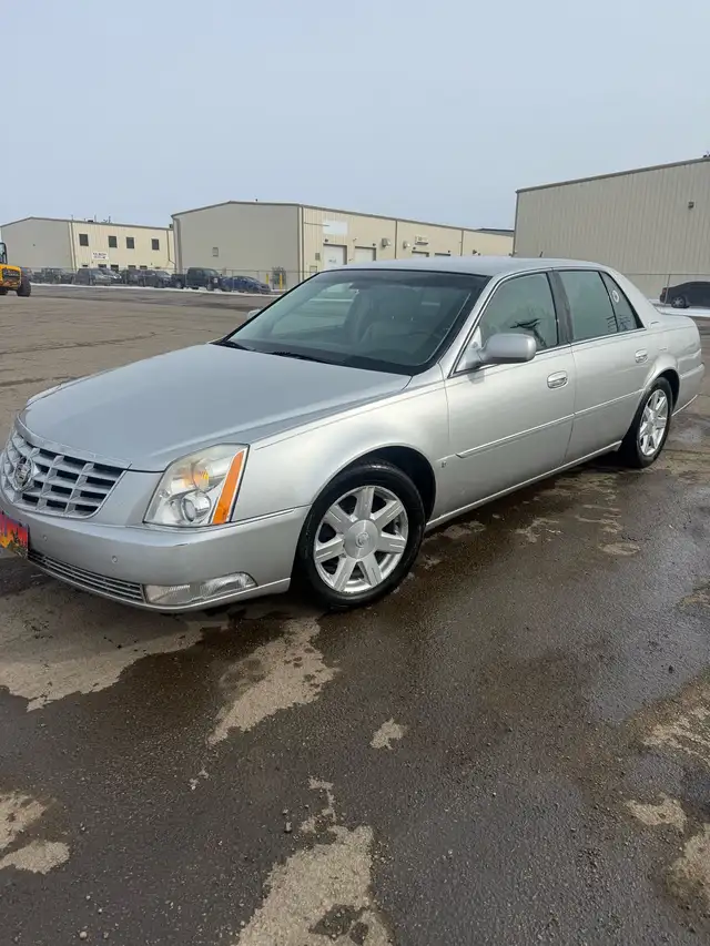 2007 Cadillac DTS - Photo 2