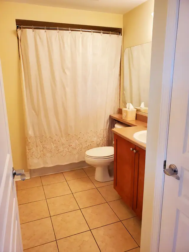 Beautiful 1 Bedroom Condo with Parking Available Immediately! - Photo 6