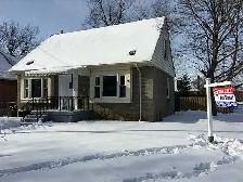 Nice Bedroom Near Mohawk College_Female only AC Included