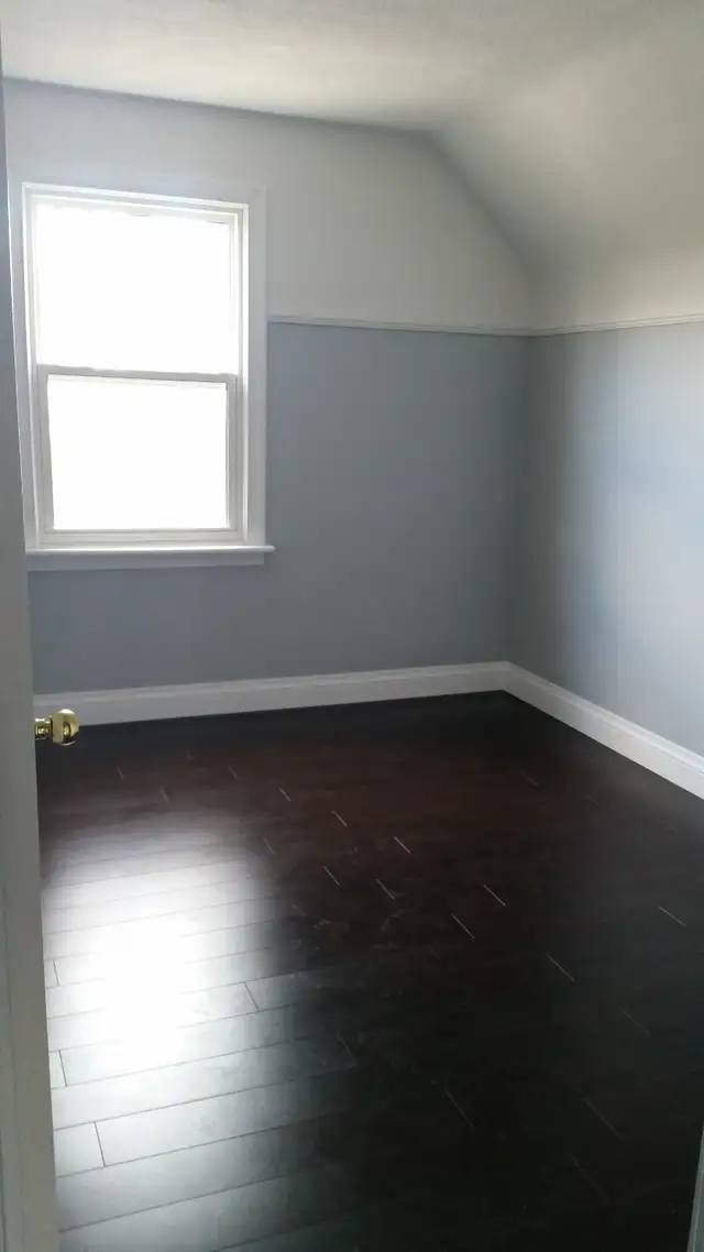 Nice Bedroom Near Mohawk College_Female only AC Included - Photo 2