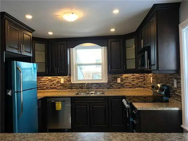 Nice Bedroom Near Mohawk College_Female only AC Included - Photo 6