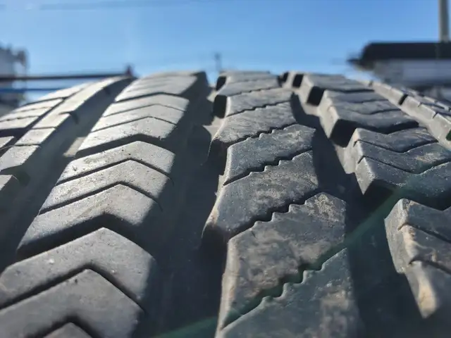 P225 65 R17 SUMMER TIRES TWO $100.00 - Photo 2