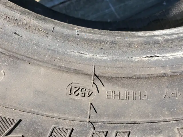 P225 65 R17 SUMMER TIRES TWO $100.00 - Photo 5