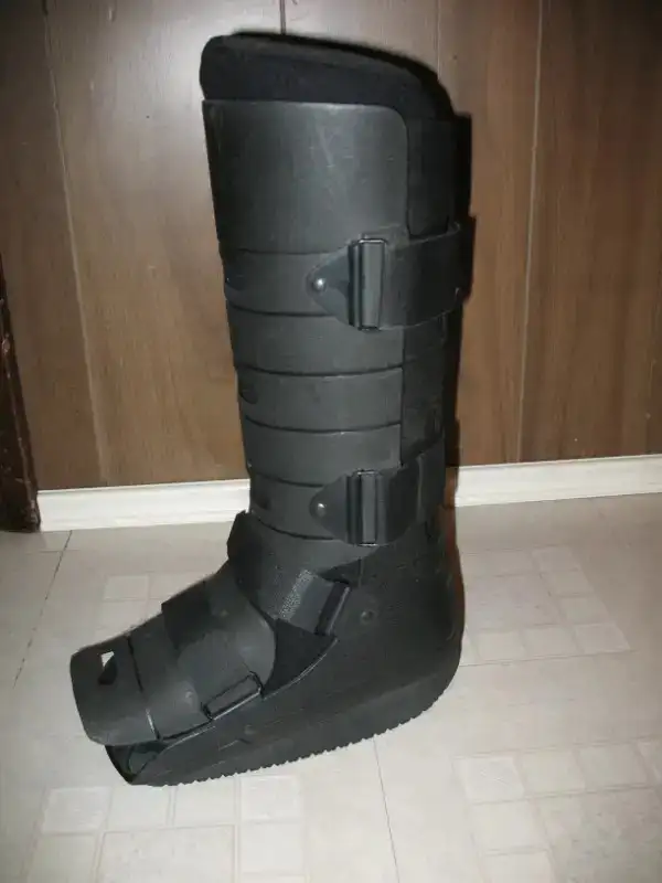 Adult size Air Cast Walking Boot - Photo 4