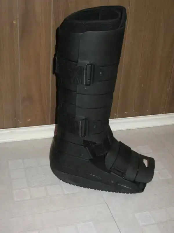 Adult size Air Cast Walking Boot - Photo 10