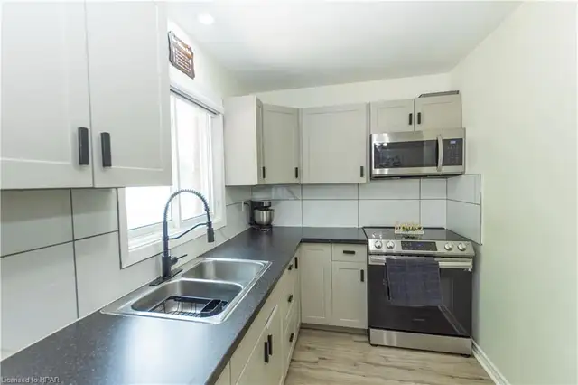 3 bedroom house for rent near fanshawe college London main campu - Photo 2
