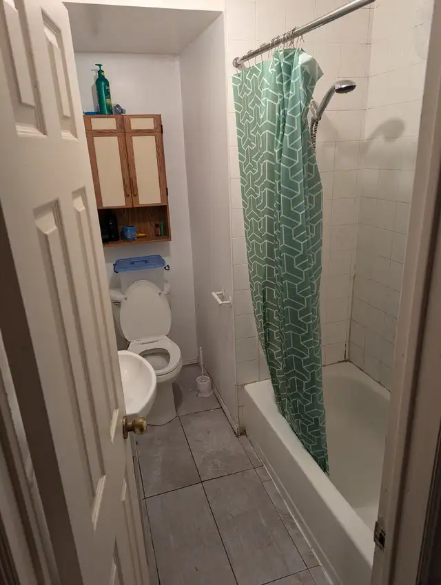 Fully furnished room available at Yonge/Finch from May 1 - Photo 3