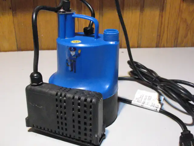 BURCAM 1/6HP Automatic Submersible Utility Pump - Photo 8