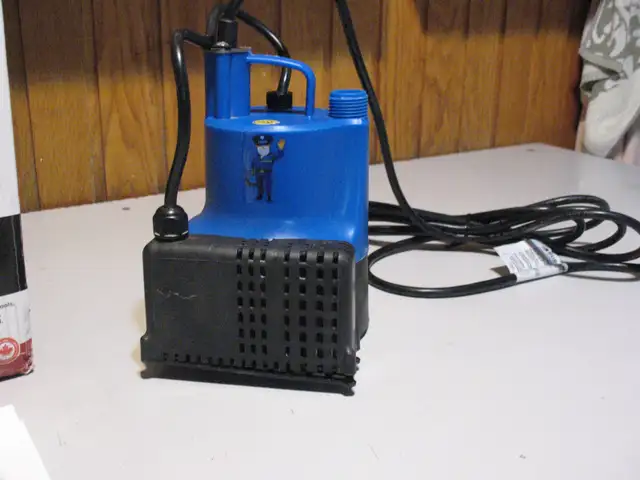 BURCAM 1/6HP Automatic Submersible Utility Pump - Photo 10