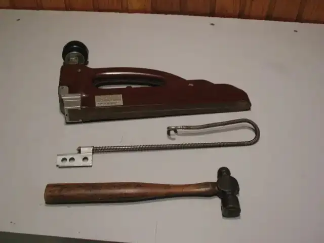 Manual Flooring Stapler, with Mallot - Photo 2