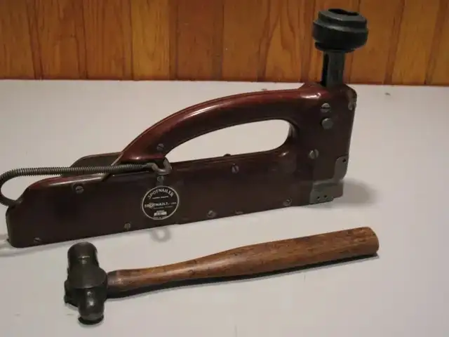 Manual Flooring Stapler, with Mallot - Photo 4