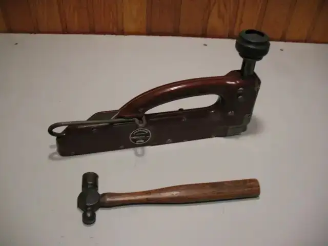 Manual Flooring Stapler, with Mallot - Photo 7