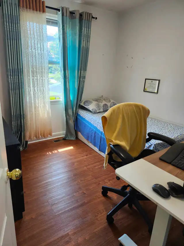 House for Rent (Main Floor) Near Kennedy Subway Station - Photo 8