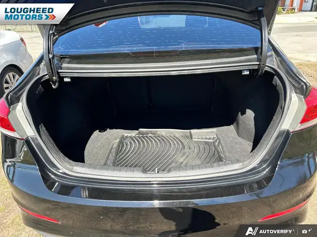 2017 Hyundai Elantra GLS 4Dr Sedan - Photo 9