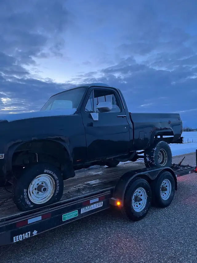 1982 GMC Shortbox 4x4 Truck - Photo 2