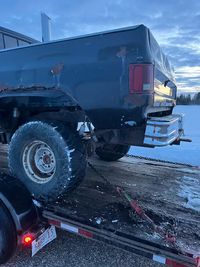 1982 GMC Shortbox 4x4 Truck - Photo 3