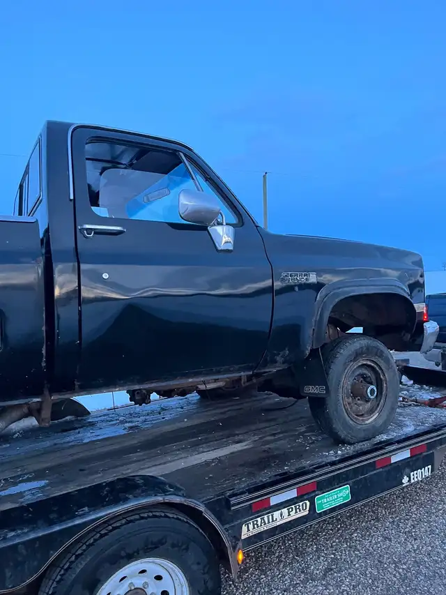 1982 GMC Shortbox 4x4 Truck - Photo 6