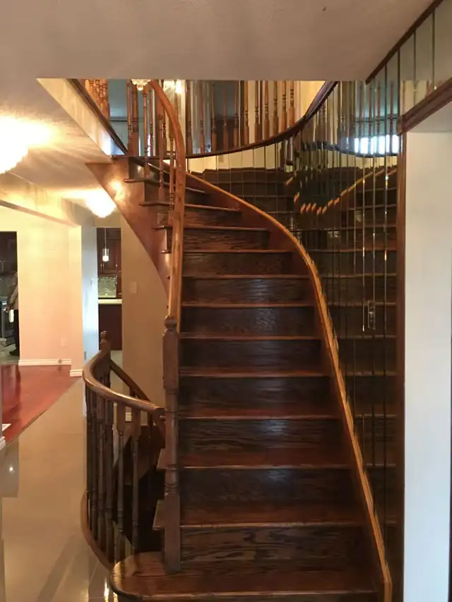 Private bedroom on the 2nd floor of house with large window - Photo 2